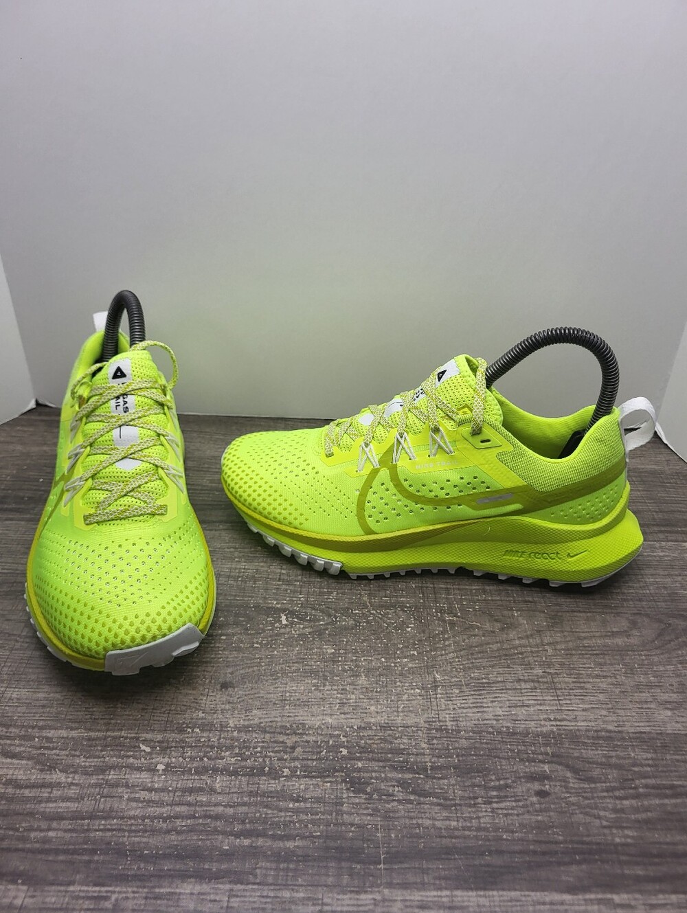 Nike Pegasus Trail 4 Women's Size 6.5 Offroad Running Shoes Sneakers Volt Green